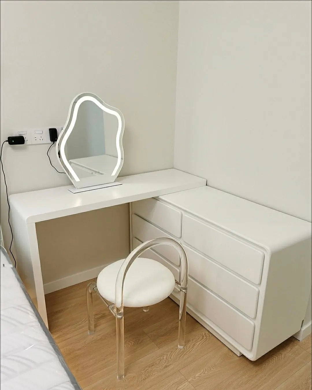 Aura Cloud Mirror Vanity Set six drawer
